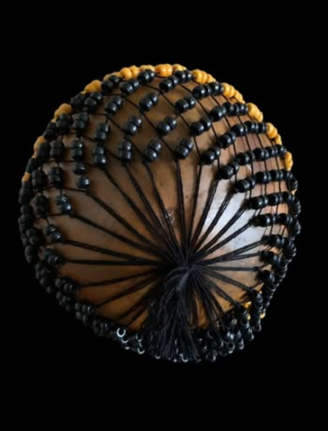 Imagen de Shequere o maraca Africana grande con semillas de asain o chaquiras y totumo.