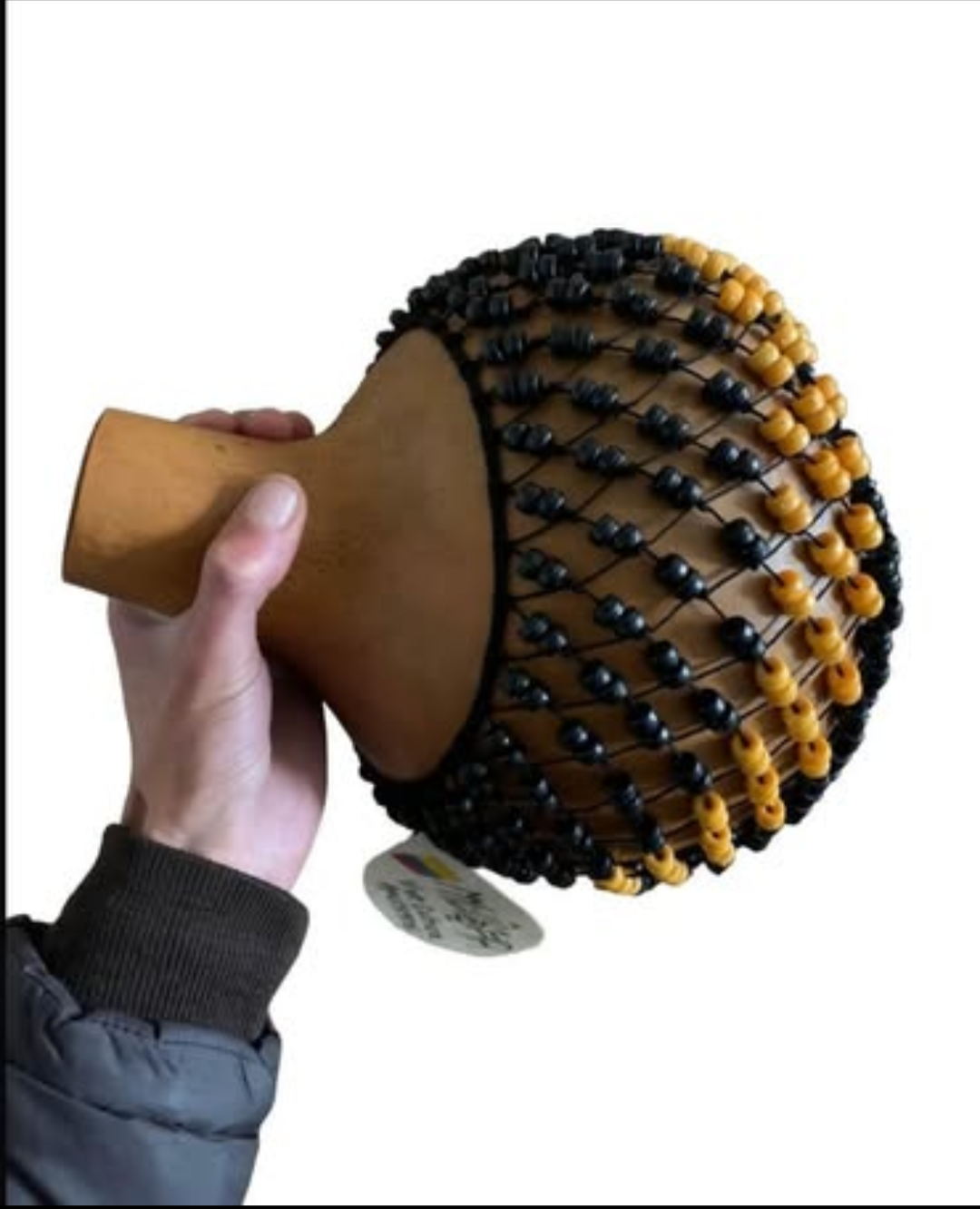 Imagen de portada de Shequere o maraca Africana grande con semillas de asain o chaquiras y totumo.
